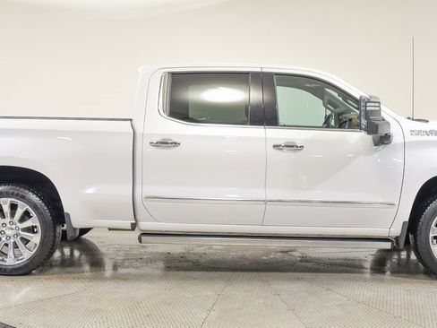 Used 2021 Chevrolet Silverado 1500 High Country w/ Technology Package image 12