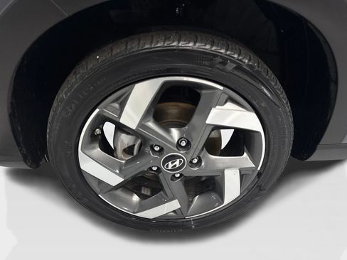 Used 2025 Hyundai Venue SEL FWD image 85
