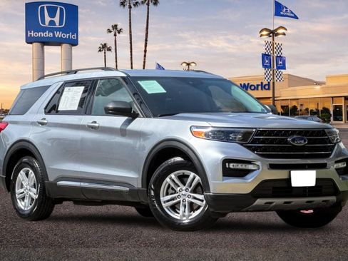 Used 2023 Ford Explorer XLT w/ Equipment Group 202A RWD image 2