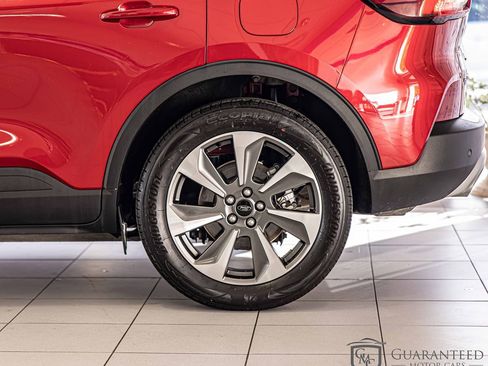 Used 2024 Ford Escape Platinum image 8