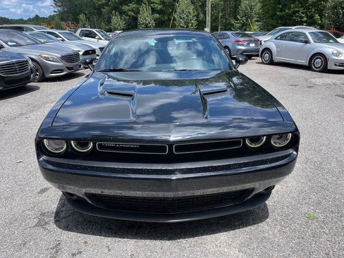 Used 2018 Dodge Challenger SXT image 2