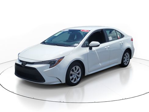 Certified 2025 Toyota Corolla LE FWD image 3