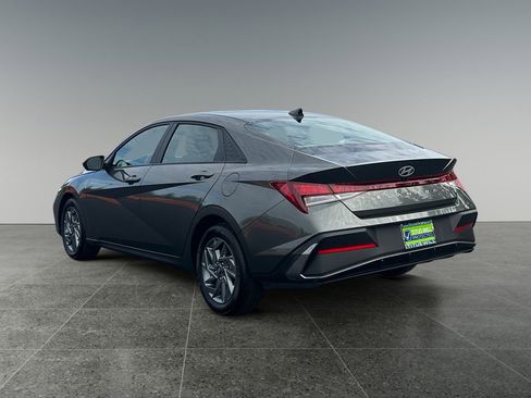 Certified 2024 Hyundai Elantra SEL image 5