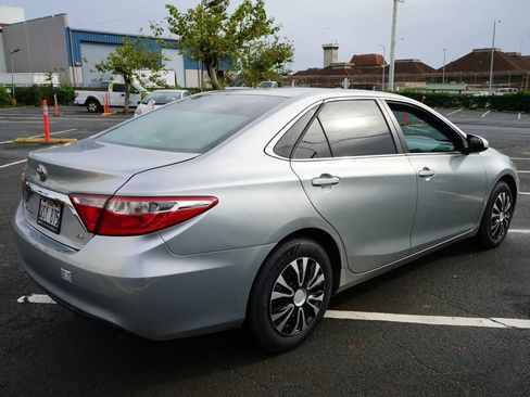 Used 2016 Toyota Camry LE image 21