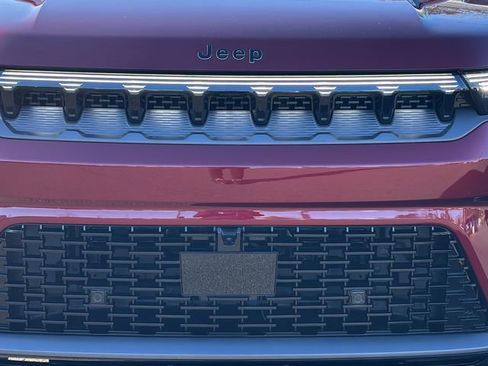 New 2026 Jeep Grand Wagoneer Limited AWD/4WD image 9