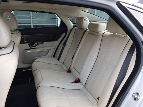 Used 2013 Jaguar XJ L Portfolio RWD image 35