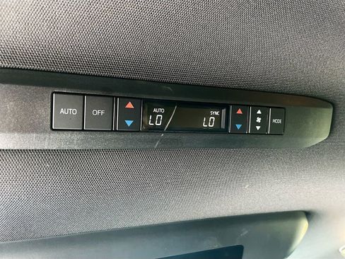 Used 2025 Toyota Sienna Limited FWD image 27