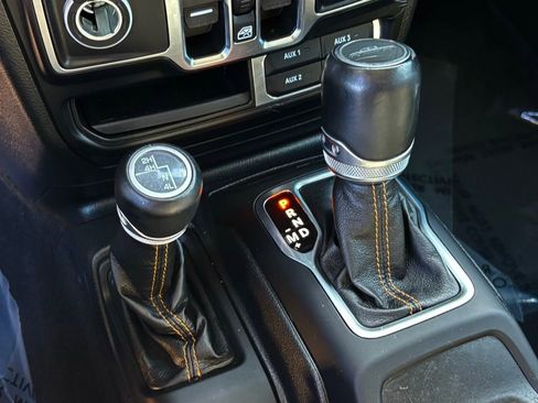 Used 2021 Jeep Gladiator Overland image 20