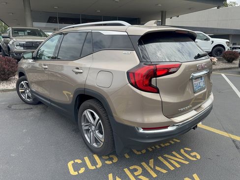 Used 2018 GMC Terrain SLT w/ Infotainment Package II AWD/4WD image 2