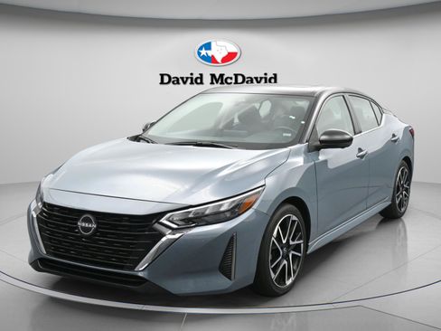 Used 2025 Nissan Sentra SR w/ SR Premium Package FWD image 4