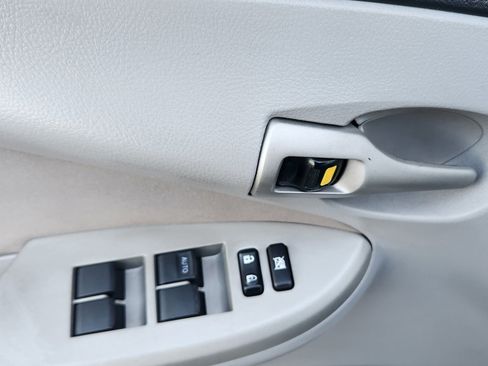 Used 2013 Toyota Corolla image 9