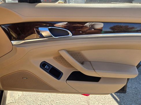 Used 2011 Porsche Panamera image 14