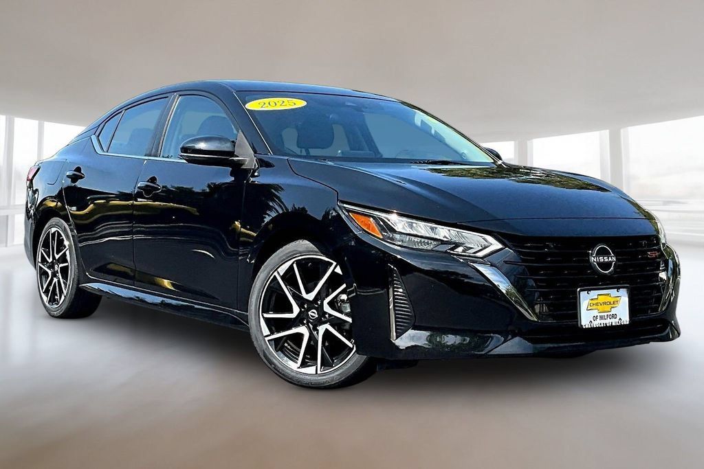 Used 2025 Nissan Sentra SR FWD image 1