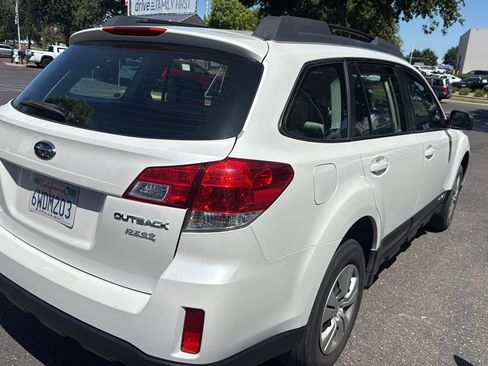 Used 2012 Subaru Outback 2.5i AWD/4WD image 2