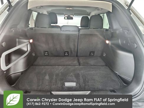 Certified 2016 Jeep Cherokee Latitude image 31