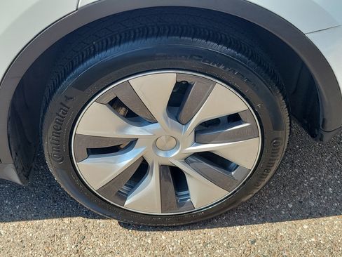 Used 2023 Tesla Model Y Long Range image 5