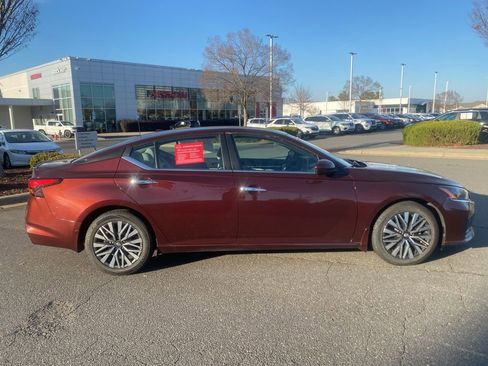 Used 2023 Nissan Altima 2.5 SV w/ SV Premium Package image 8