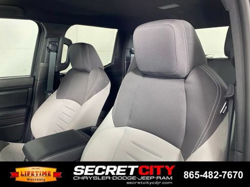 Used 2025 Toyota Tacoma TRD Off-Road AWD/4WD image 9