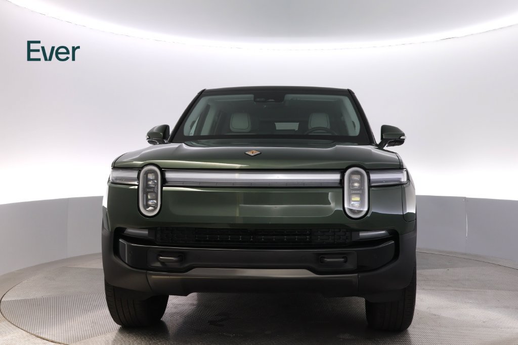 Used 2025 Rivian R1S Adventure Dual AWD/4WD image 12