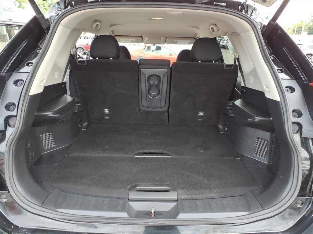 Used 2018 Nissan Rogue SV FWD image 14