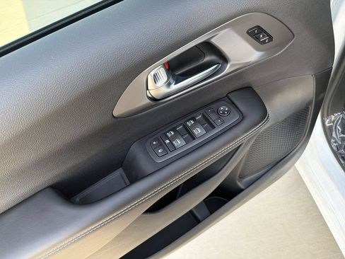 New 2026 Chrysler Pacifica Select FWD image 15