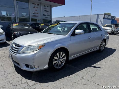 Used 2011 Toyota Avalon Limited FWD image 3