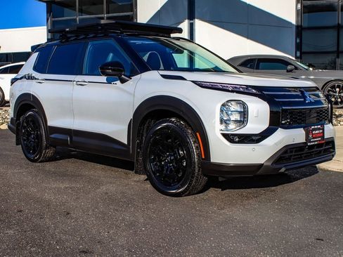 New 2026 Mitsubishi Outlander Trail Edition image 3