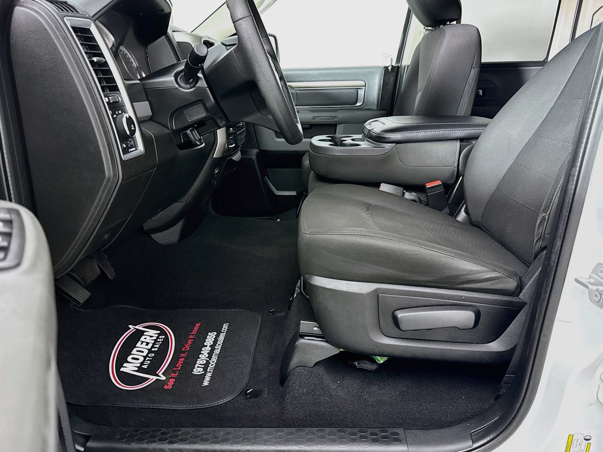 Used 2020 RAM 1500 Classic SLT AWD/4WD image 20