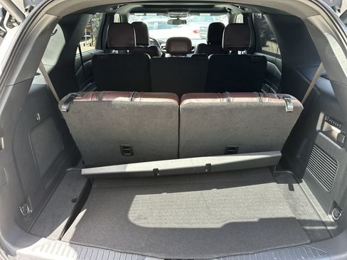 Used 2022 Ford Explorer Platinum w/ Equipment Group 601A AWD/4WD image 16