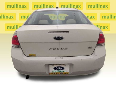 Used 2011 Ford Focus SE image 27