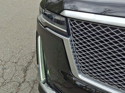 Used 2023 Cadillac Escalade Premium Luxury w/ LPO, Radiant Package AWD/4WD image 10