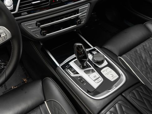 Used 2022 BMW ALPINA B7 xDrive w/ Luxury Rear Seating Package image 28