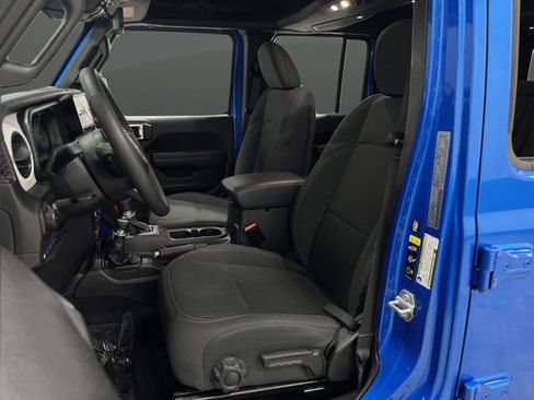 Used 2024 Jeep Wrangler Unlimited image 4