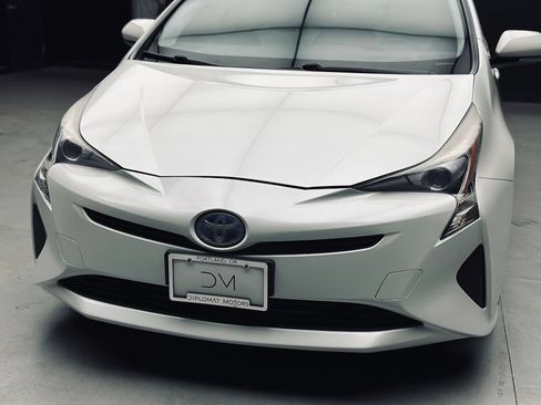 Used 2016 Toyota Prius Four w/ Advanced Technology Package FWD image 14