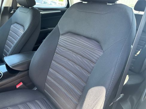 Used 2016 Ford Fusion SE FWD image 19