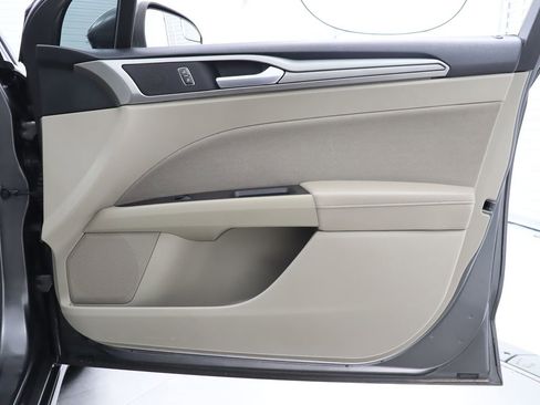 Used 2018 Ford Fusion SE w/ Fusion SE Technology Package FWD image 38