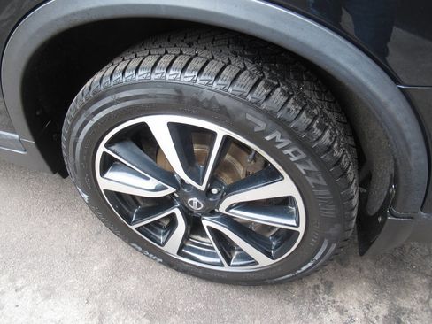 Used 2018 Nissan Rogue AWD image 16