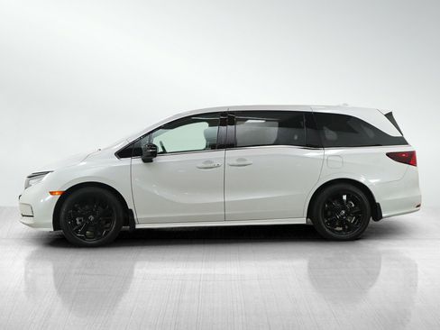 Used 2023 Honda Odyssey Sport image 2