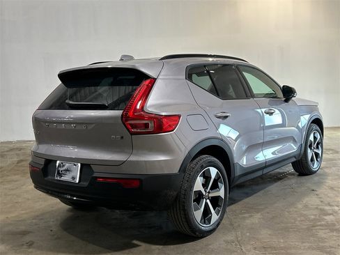 New 2026 Volvo XC40 B5 Core w/ Protection Package Premier image 2