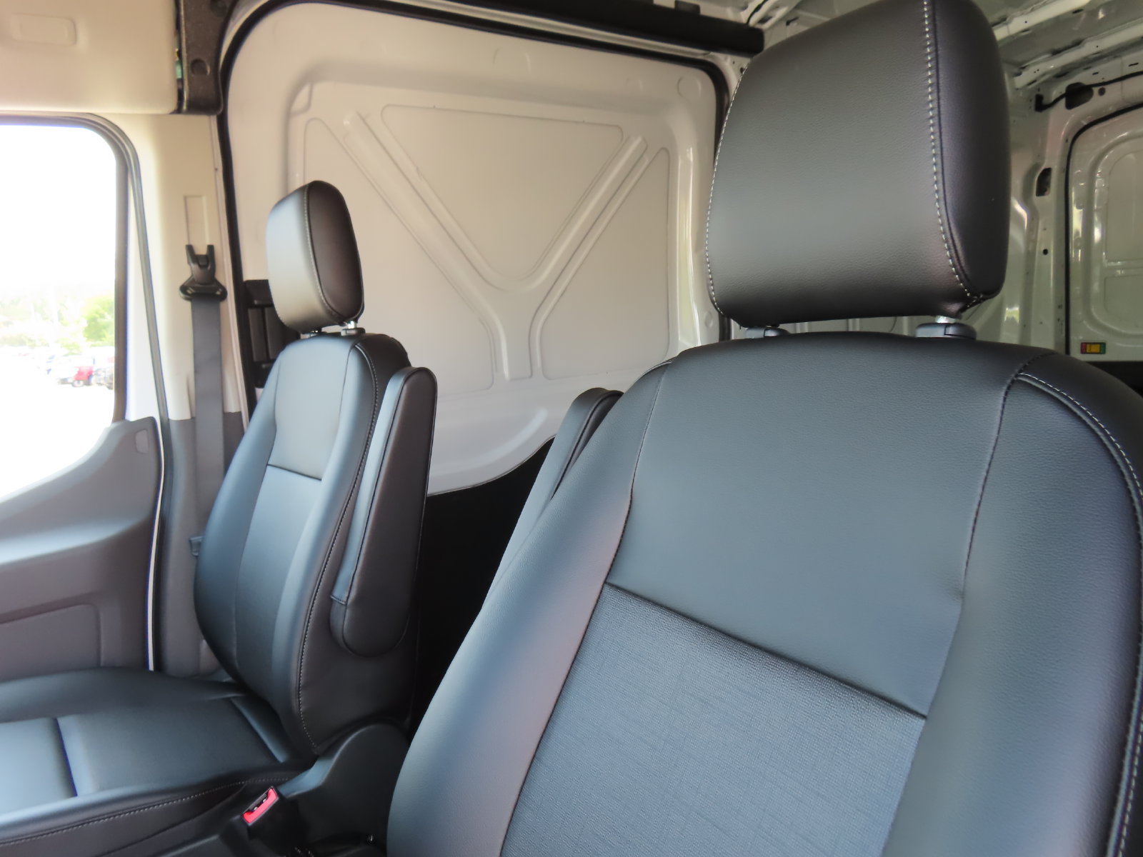 New 2027 Ford Transit 250 148 Medium Roof RWD image 15