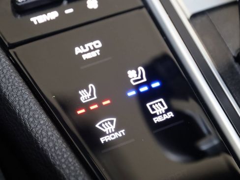 Used 2023 Porsche Cayenne Coupe image 8