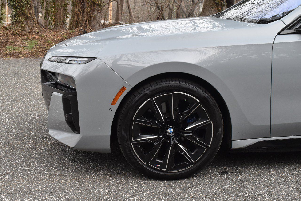 Used 2023 BMW i7 xDrive60 AWD/4WD image 41
