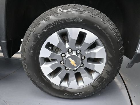 Used 2025 Chevrolet Silverado 2500 LT w/ Texas Edition AWD/4WD image 5