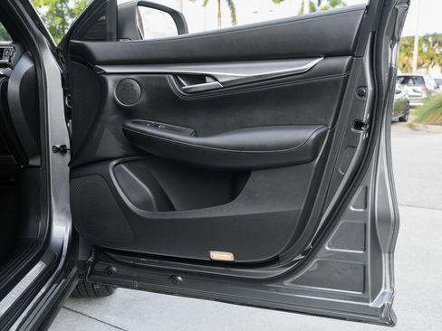 Used 2025 INFINITI QX55 Luxe w/ Accent Package image 34