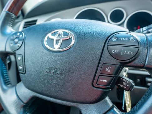 Used 2013 Toyota Sequoia Platinum AWD/4WD image 36