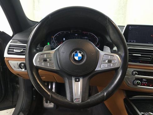 Used 2022 BMW 740i w/ M Sport Package image 7