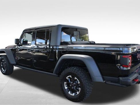 Used 2024 Jeep Gladiator Rubicon w/ Convenience Group AWD/4WD image 13