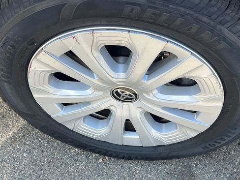 Used 2019 Toyota Prius LE w/ Carpet Mat Package image 15