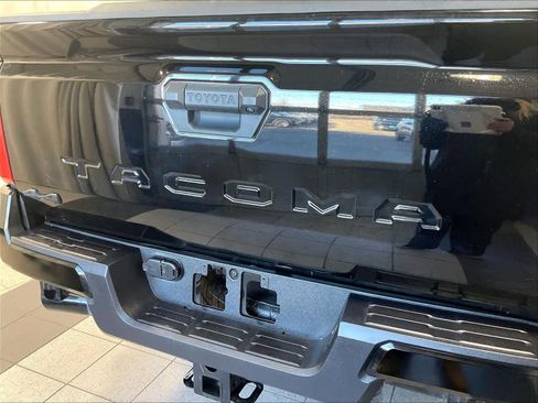 Used 2024 Toyota Tacoma TRD Off-Road image 29