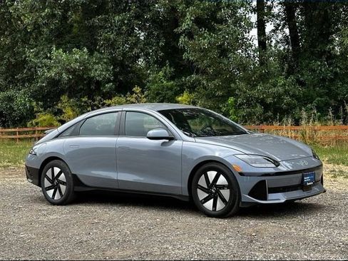 Certified 2025 Hyundai Ioniq 6 SE RWD image 1